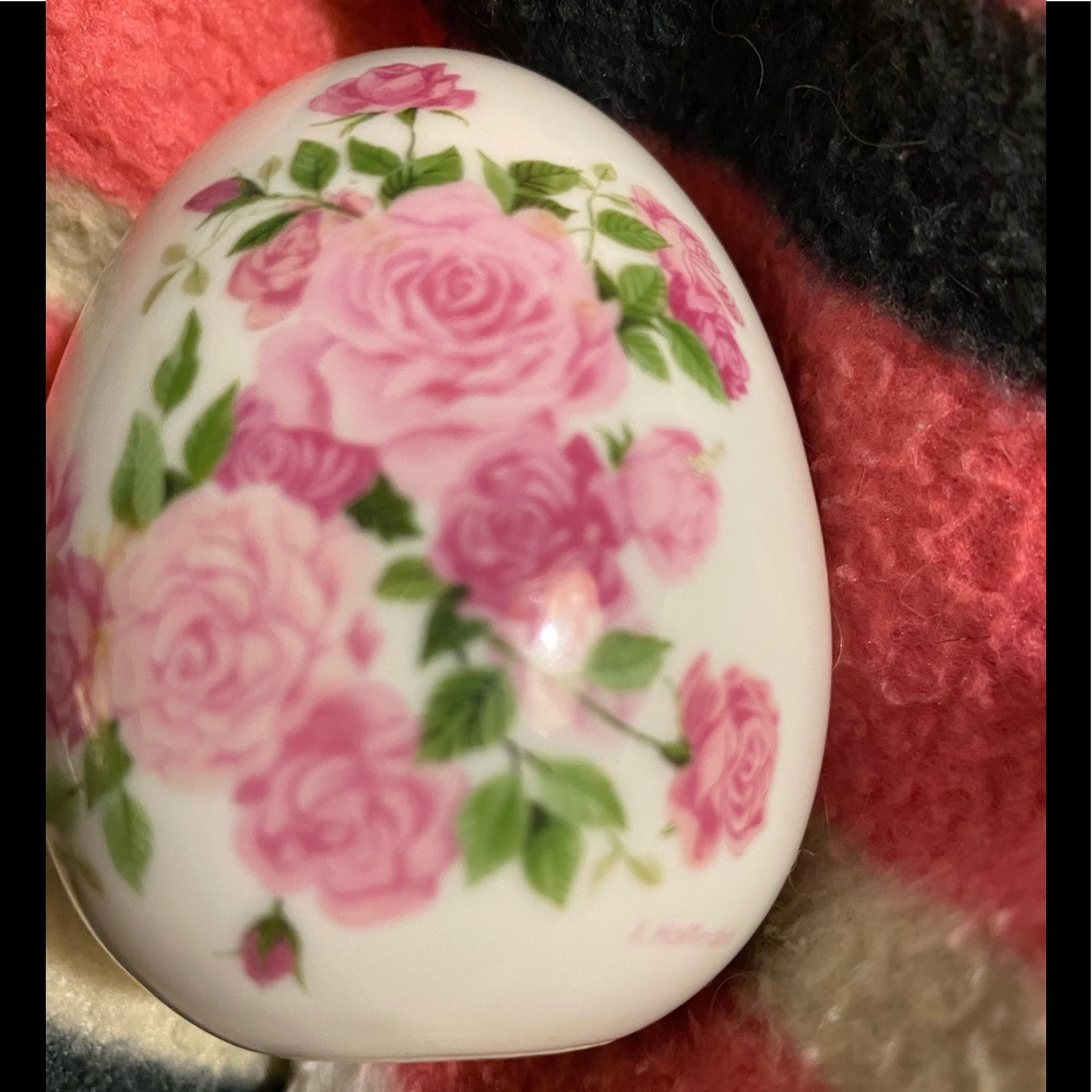 Avon Collectible Eggs (1988)